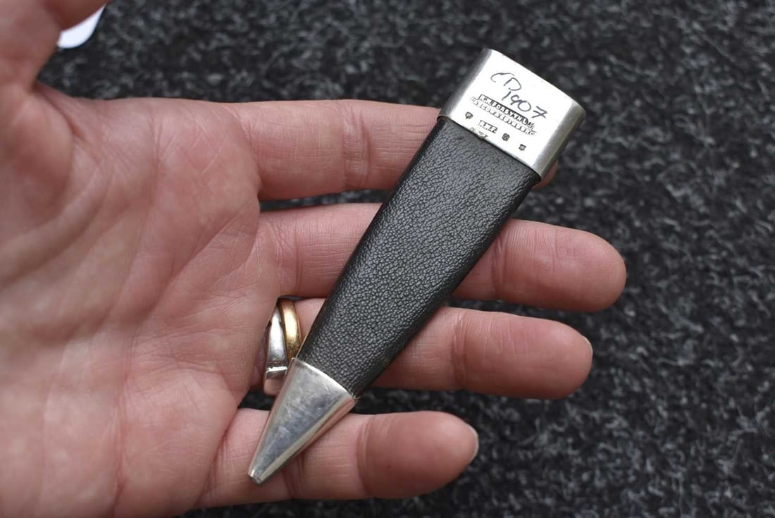 A SCOTTISH SILVER MOUNTED SGIAN DUBH, - 10