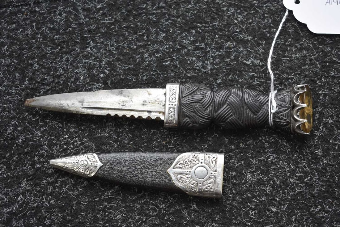 A SCOTTISH SILVER MOUNTED SGIAN DUBH, - 2