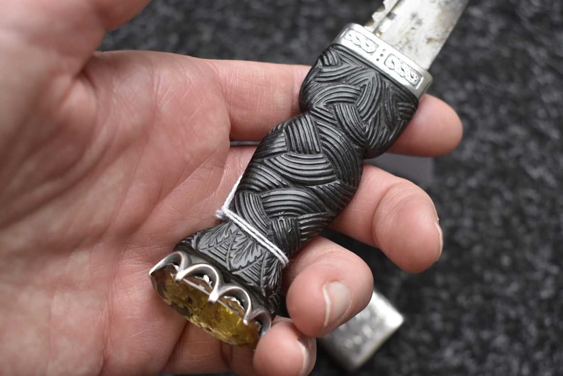 A SCOTTISH SILVER MOUNTED SGIAN DUBH, - 4