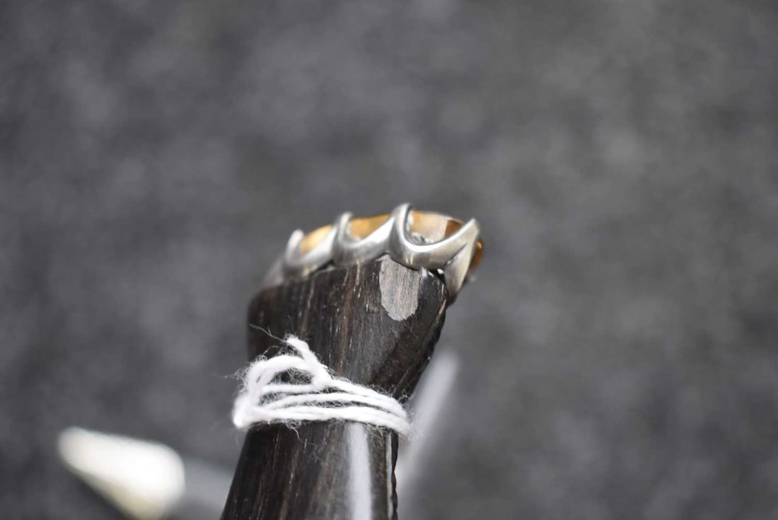 A SCOTTISH SILVER MOUNTED SGIAN DUBH, - 6