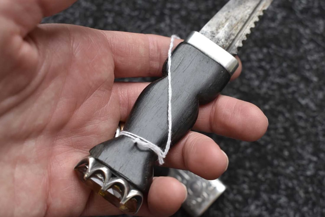 A SCOTTISH SILVER MOUNTED SGIAN DUBH, - 7