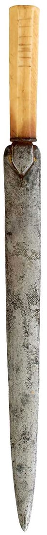A 17TH CENTURY SCOTTISH LOWLAND DIRK,: 28.5cm blade with reinforced forte, octagonal section polished horn grip.
