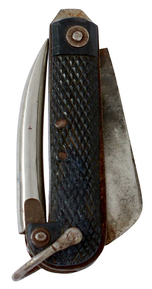 A BRITISH ARMY JACK OR POCKET KNIFE,: WD marked and dated 1944, together with two further examples, one dated 1944 by Needham, the other 1943 and by Khawr. (3)