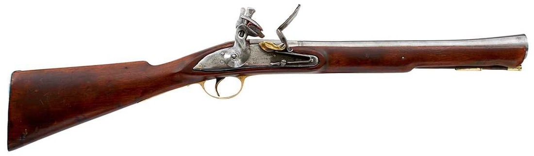 A FLINTLOCK BLUNDERBUSS BY POTTS,: 40cm two-stage barrel engraved LONDON, bevelled lock with brass ban, stamped T. POTTS LONDON, full stocked with brass mounts, brass topped wooden ramrod.