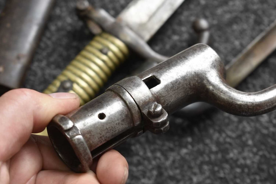 A BROWN BESS TYPE SOCKET BAYONET WITH LOCKING RING, - 7