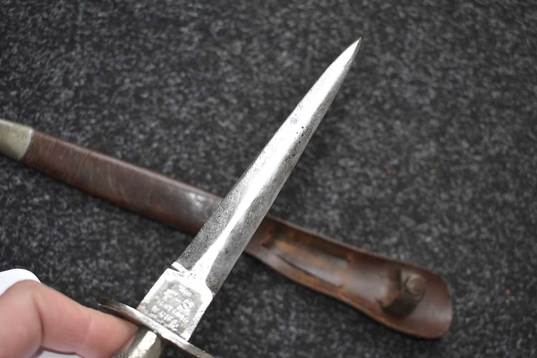 A FIRST PATTERN COMMANDO KNIFE OR DAGGER, - 2
