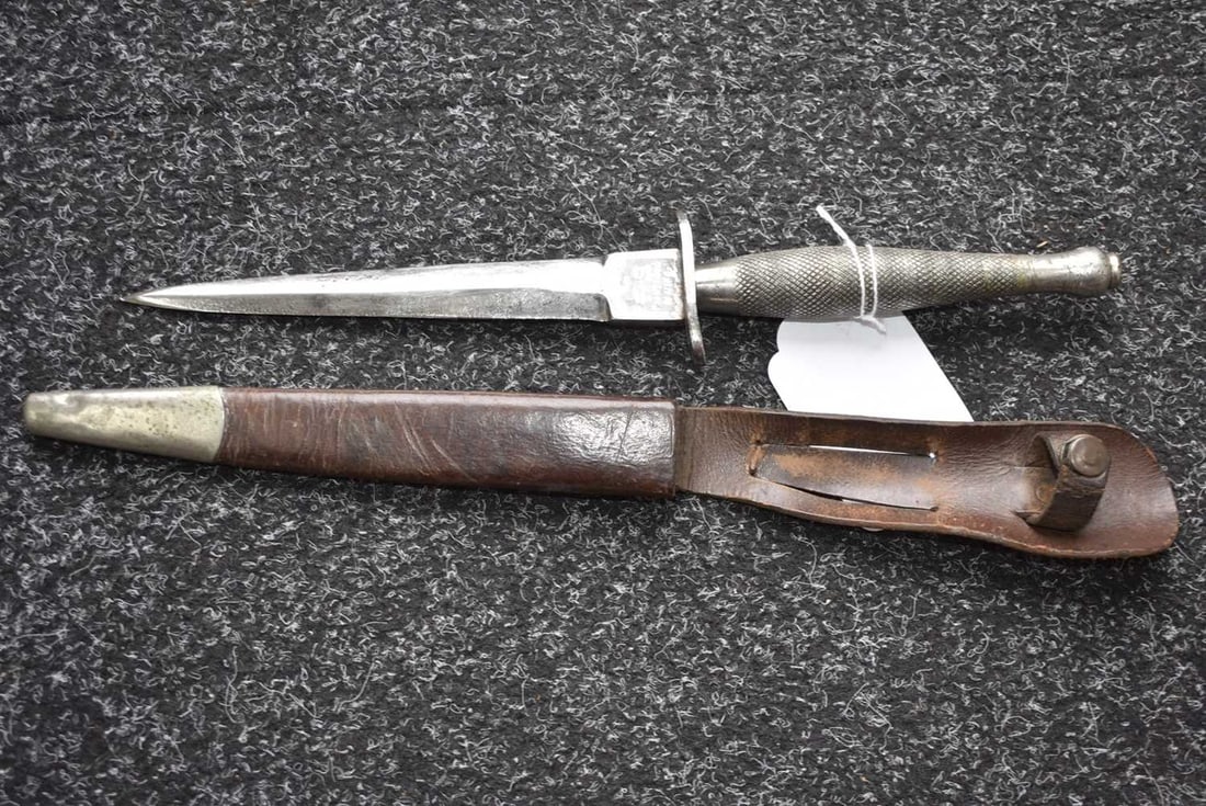 A FIRST PATTERN COMMANDO KNIFE OR DAGGER, - 8