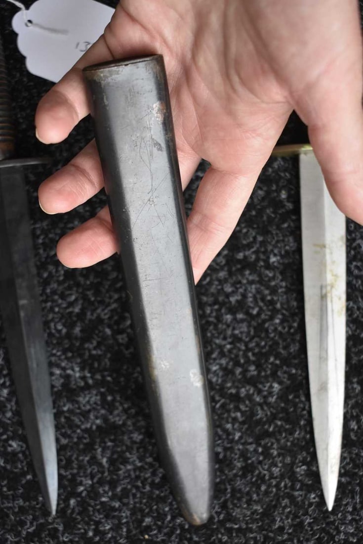 A THIRD PATTERN COMMANDO DAGGER, - 10