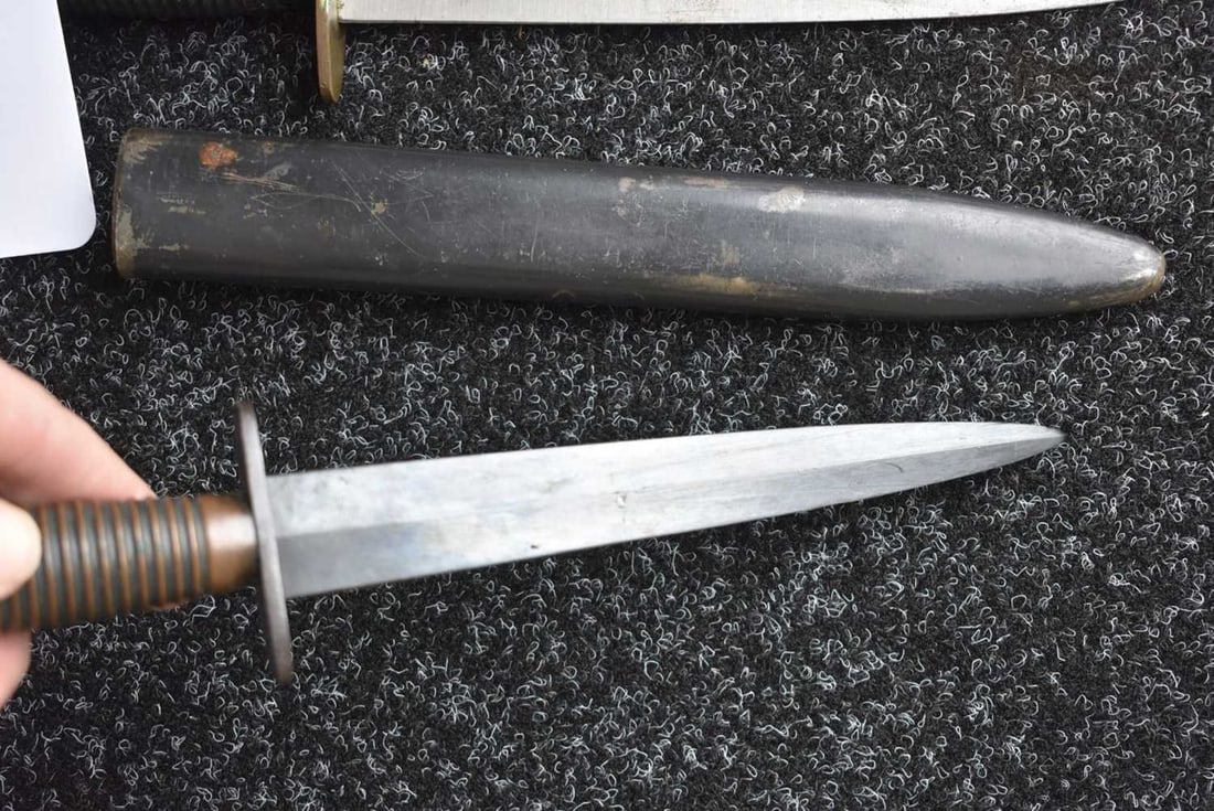 A THIRD PATTERN COMMANDO DAGGER, - 4