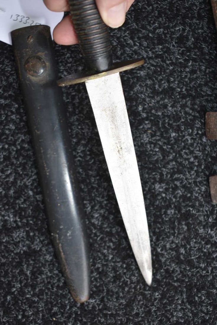 A THIRD PATTERN COMMANDO DAGGER, - 7