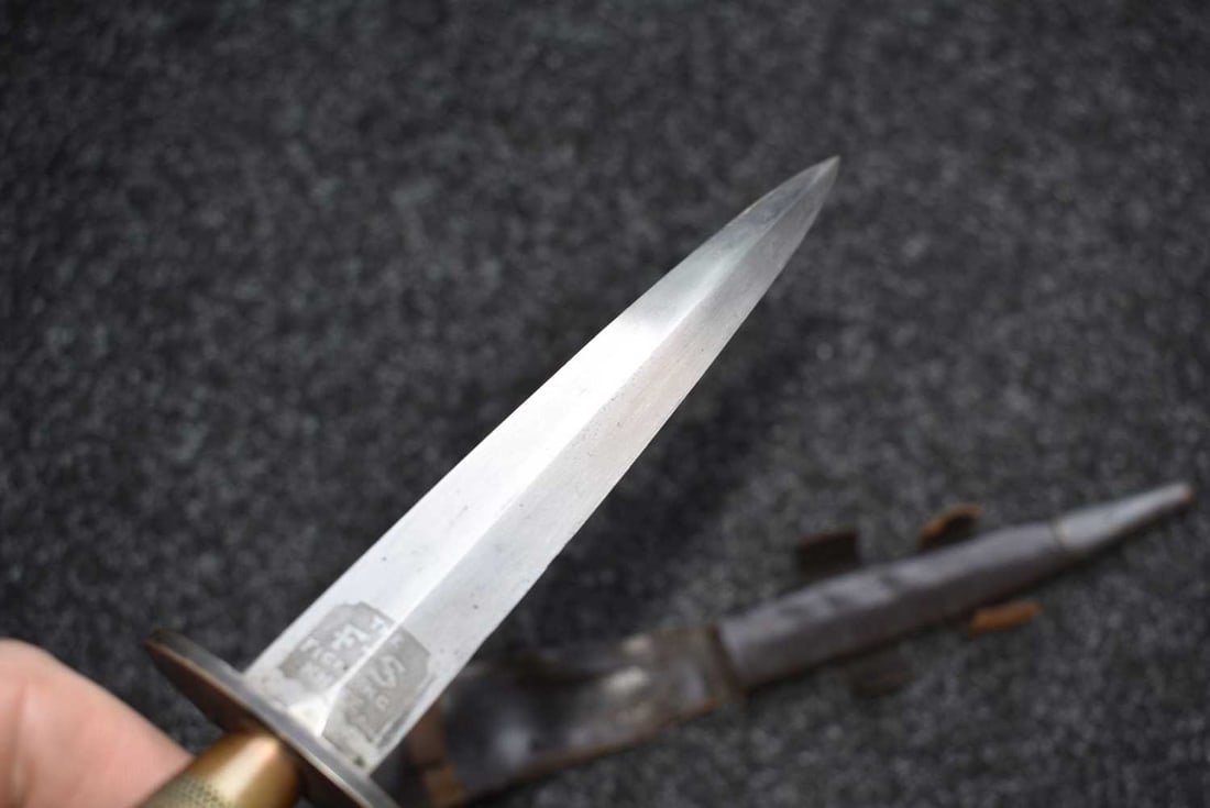 A SECOND PATTERN FAIRBAIRN SYKES COMMANDO KNIFE OR DAGGER, - 5