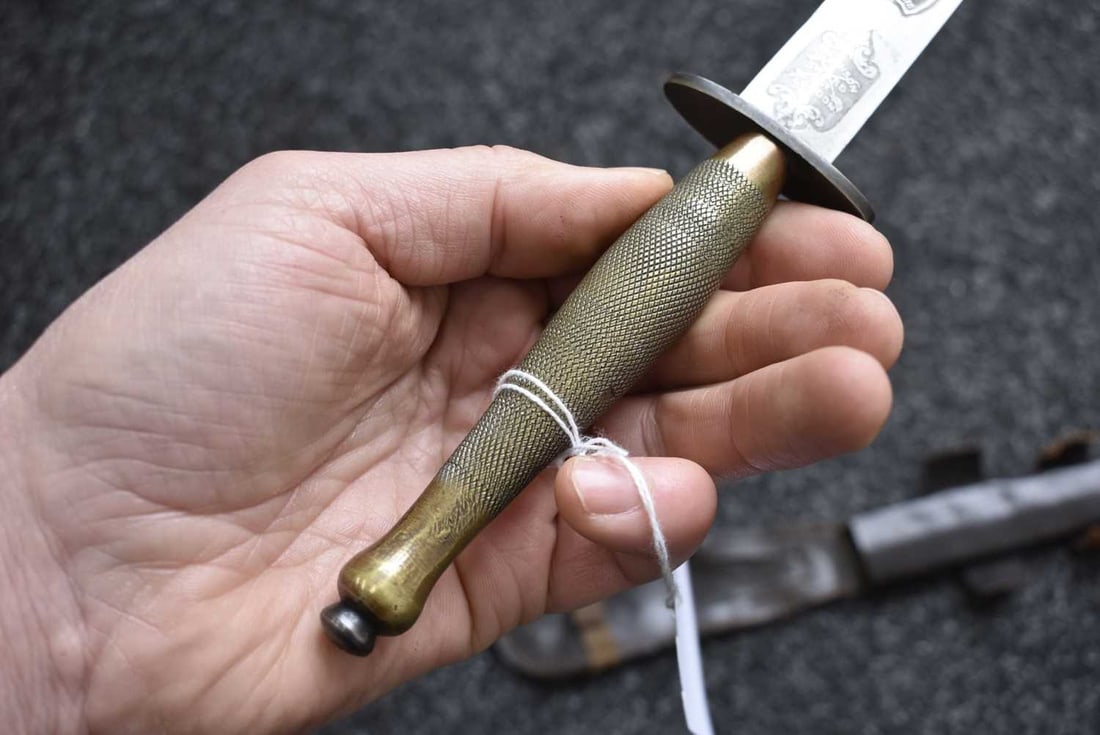 A SECOND PATTERN FAIRBAIRN SYKES COMMANDO KNIFE OR DAGGER, - 7