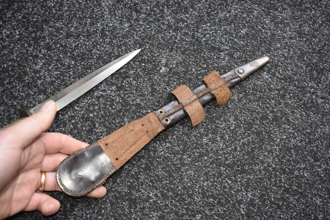 A SECOND PATTERN FAIRBAIRN SYKES COMMANDO KNIFE OR DAGGER, - 9