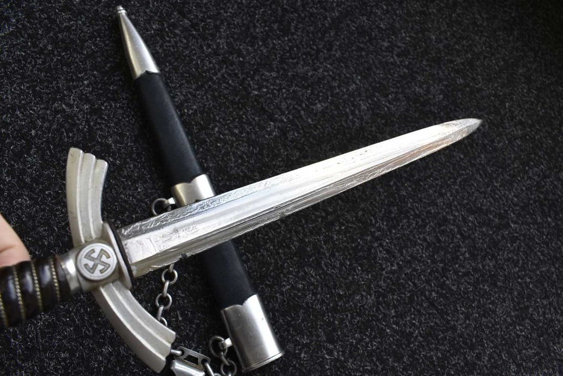 A THIRD REICH FIRST PATTERN LUFWAFFE OFFICER'S DAGGER, - 11