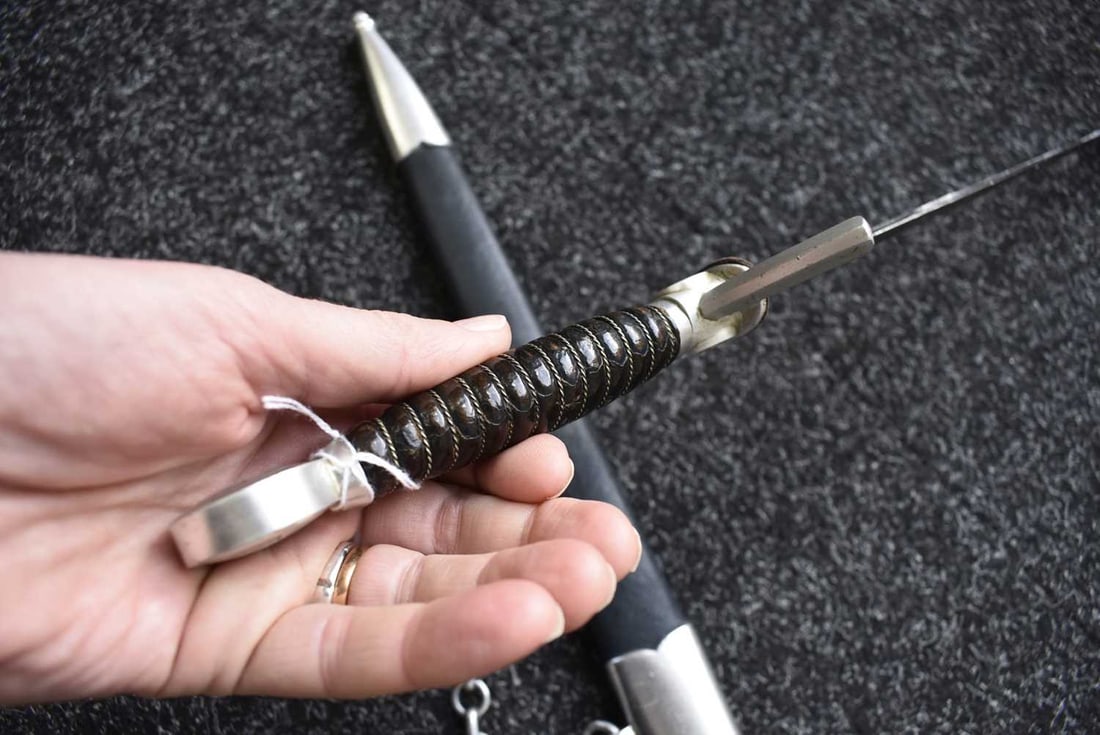 A THIRD REICH FIRST PATTERN LUFWAFFE OFFICER'S DAGGER, - 5