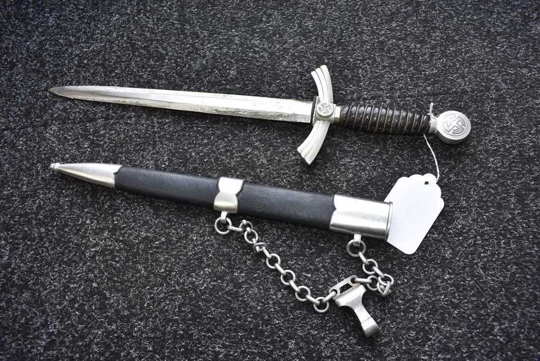 A THIRD REICH FIRST PATTERN LUFWAFFE OFFICER'S DAGGER, - 6