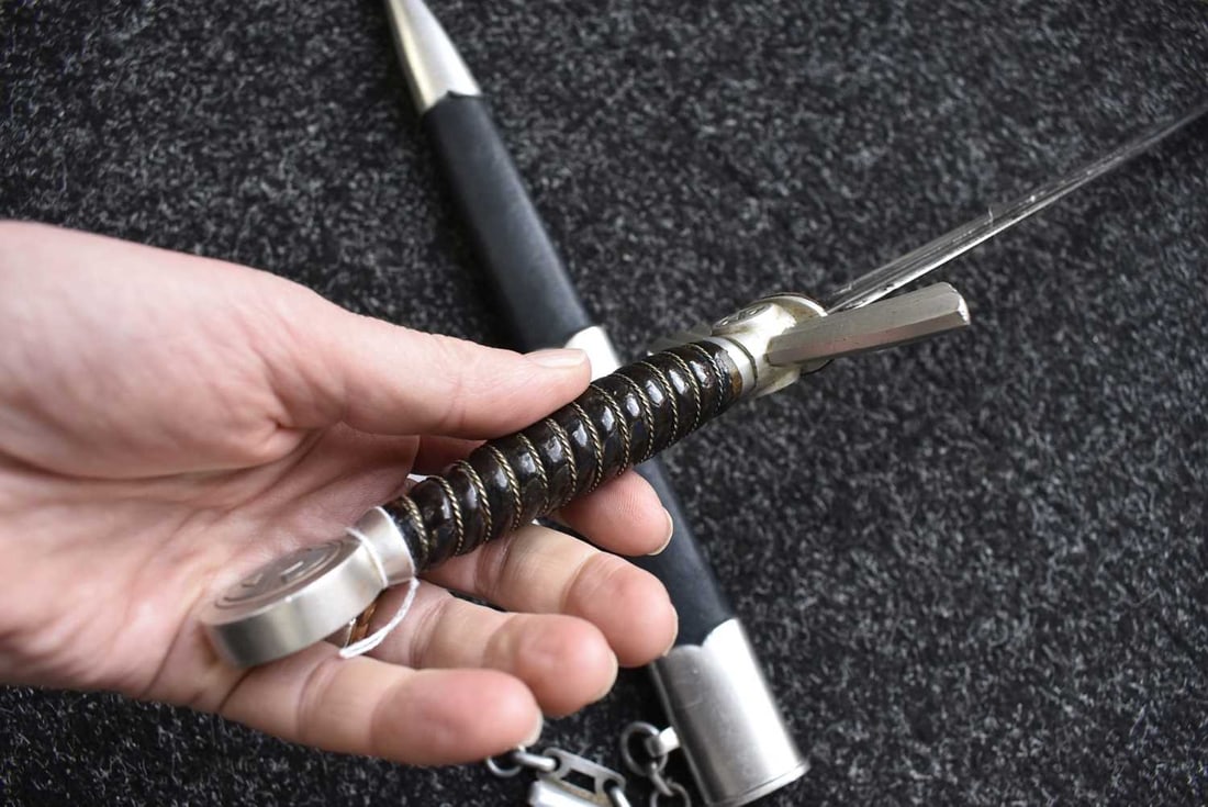 A THIRD REICH FIRST PATTERN LUFWAFFE OFFICER'S DAGGER, - 8