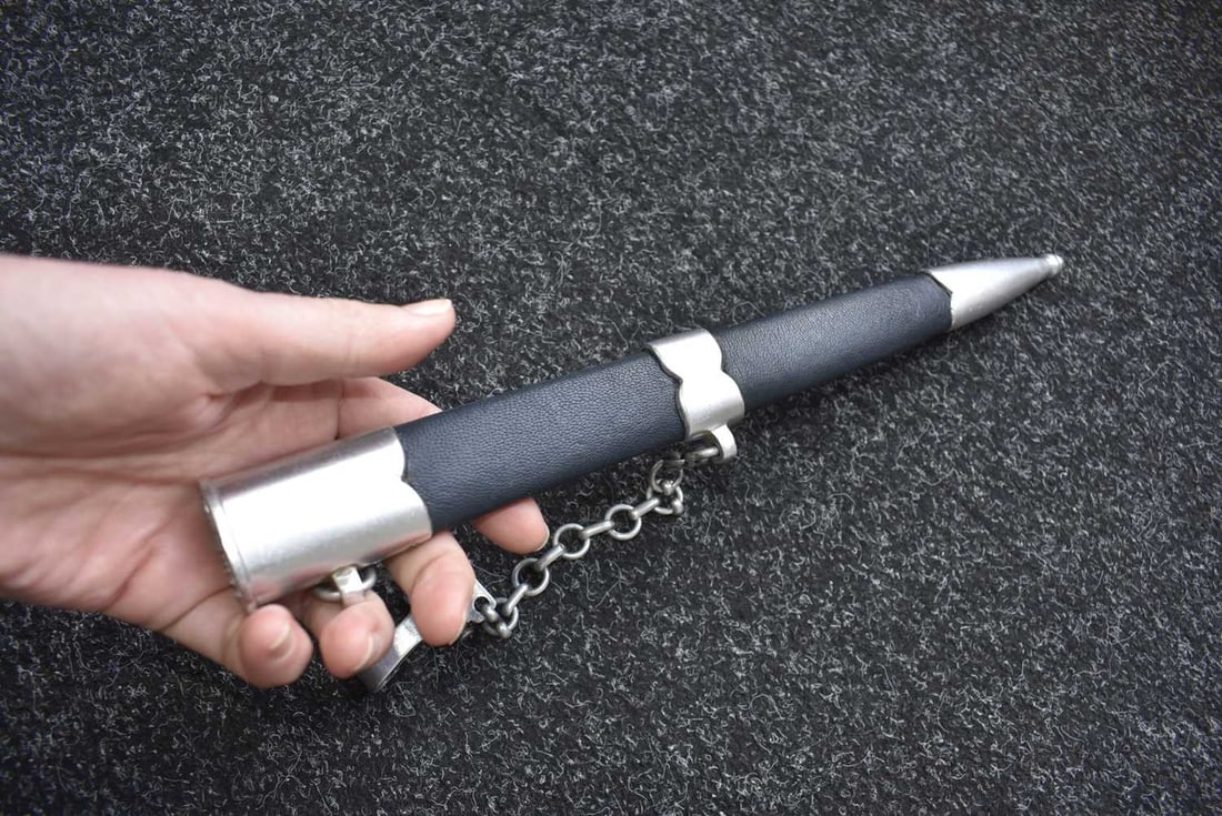 A THIRD REICH FIRST PATTERN LUFWAFFE OFFICER'S DAGGER, - 9