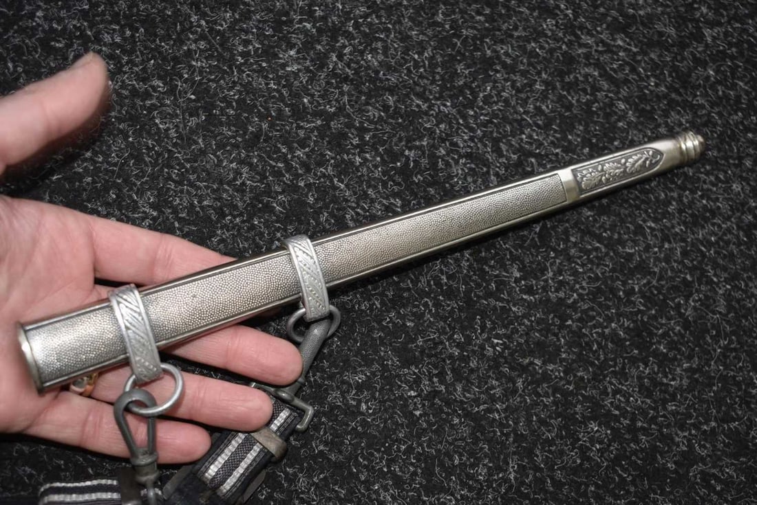 A THIRD REICH SECOND PATTERN LUFTWAFFE OFFICER'S DAGGER, - 11