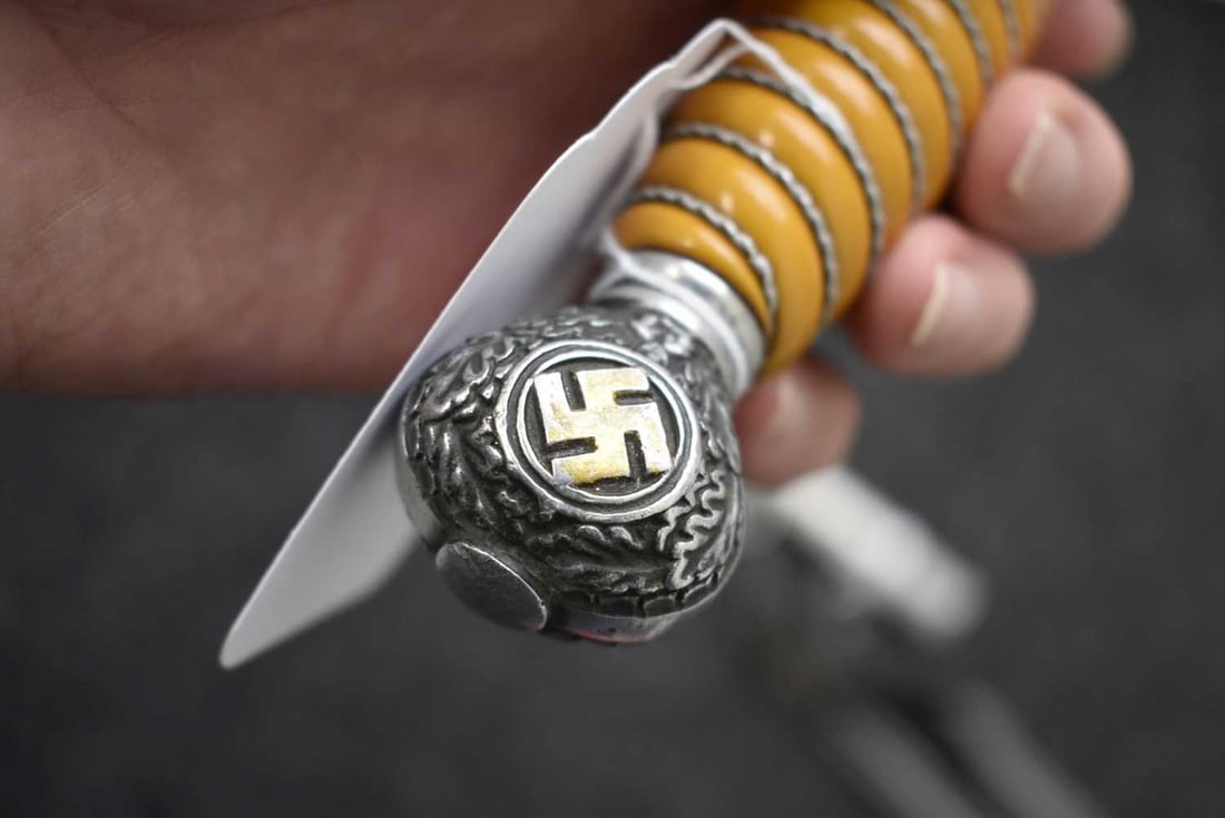 A THIRD REICH SECOND PATTERN LUFTWAFFE OFFICER'S DAGGER, - 12