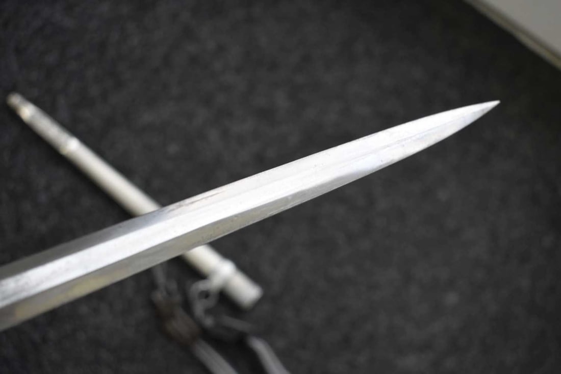 A THIRD REICH SECOND PATTERN LUFTWAFFE OFFICER'S DAGGER, - 2