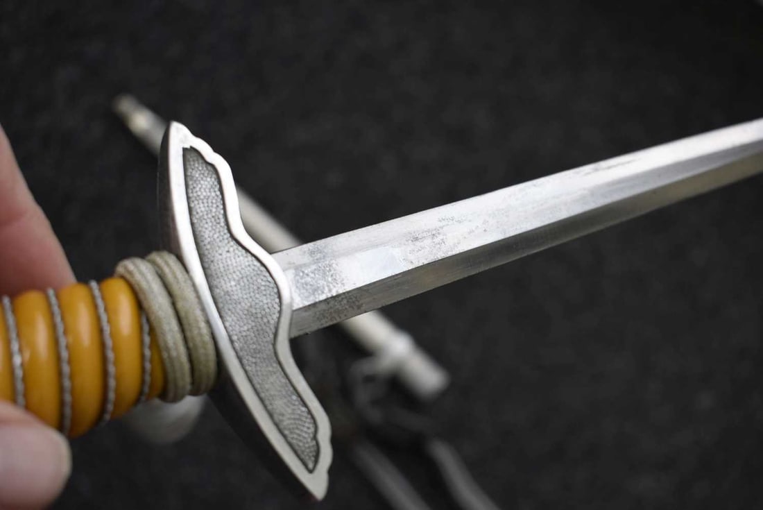 A THIRD REICH SECOND PATTERN LUFTWAFFE OFFICER'S DAGGER, - 8