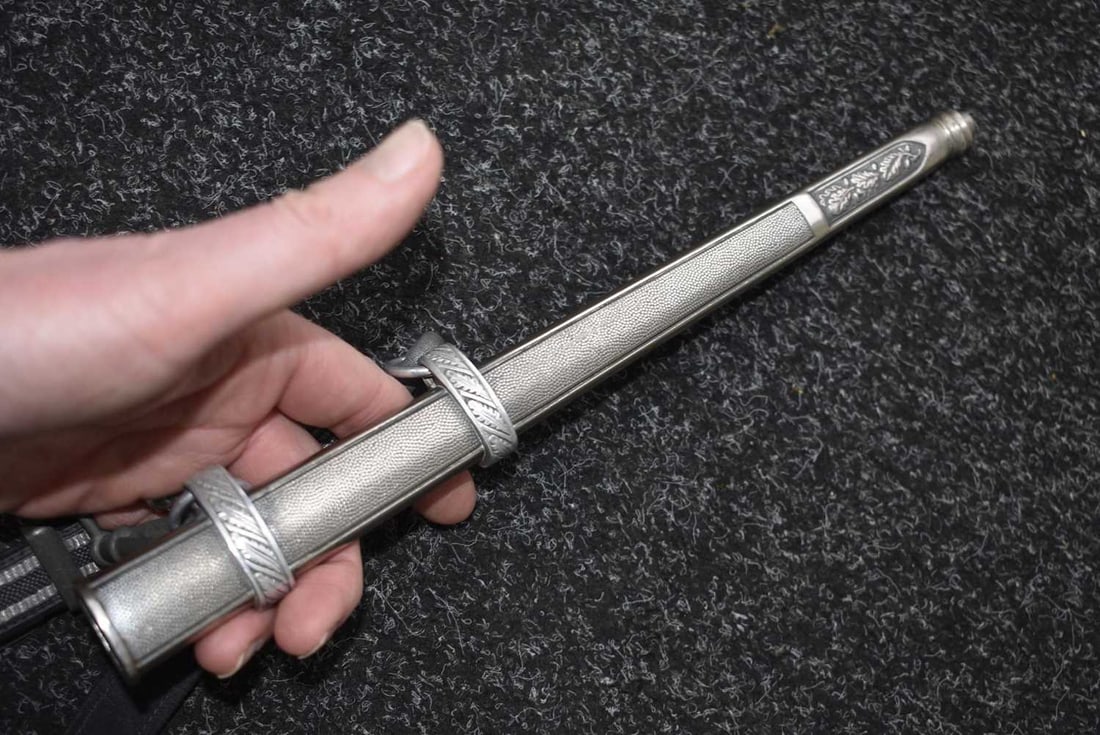A THIRD REICH SECOND PATTERN LUFTWAFFE OFFICER'S DAGGER, - 9