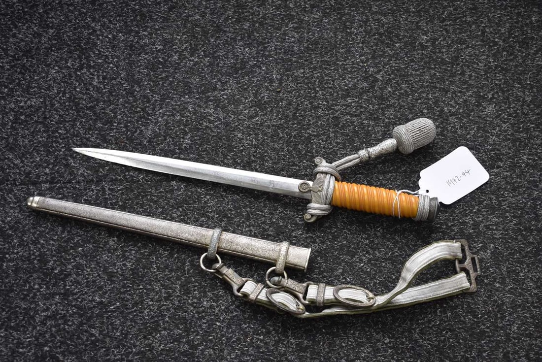 A THIRD REICH SECOND PATTERN LUFTWAFFE OFFICER'S DAGGER, - 13