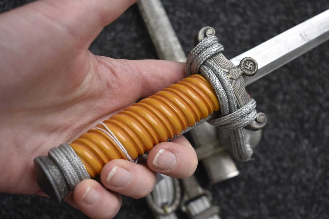 A THIRD REICH SECOND PATTERN LUFTWAFFE OFFICER'S DAGGER, - 3