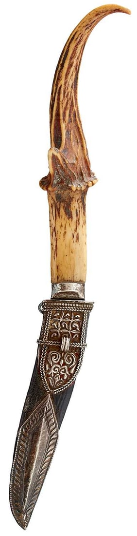 AN INTERESTING SOUTHERN INDIAN SMALL KHANJAR OR DAGGER, (1 of 12)