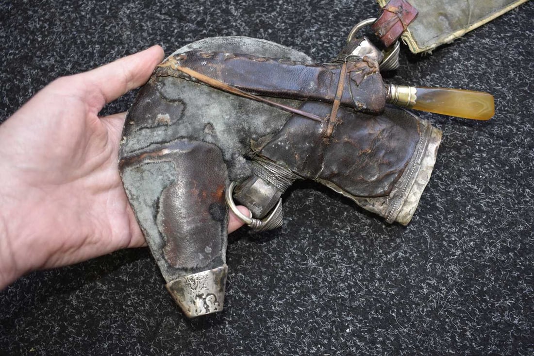 A MIDDLE EASTERN JAMBIYA OR DAGGER, - 18