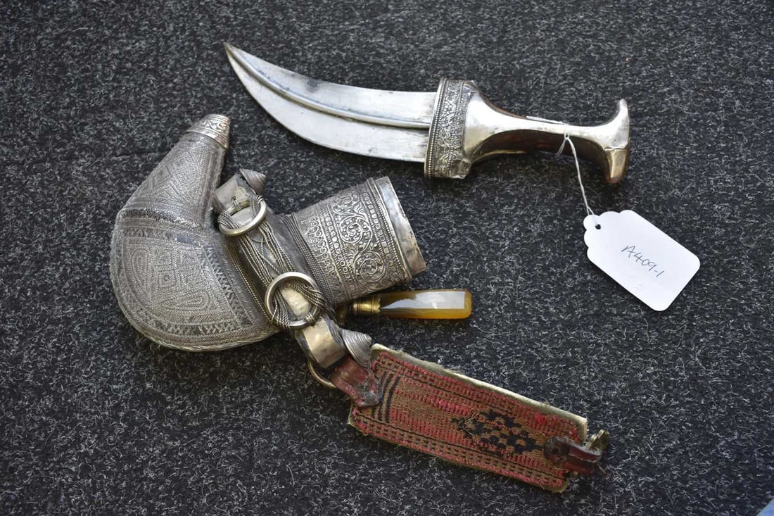 A MIDDLE EASTERN JAMBIYA OR DAGGER, - 5
