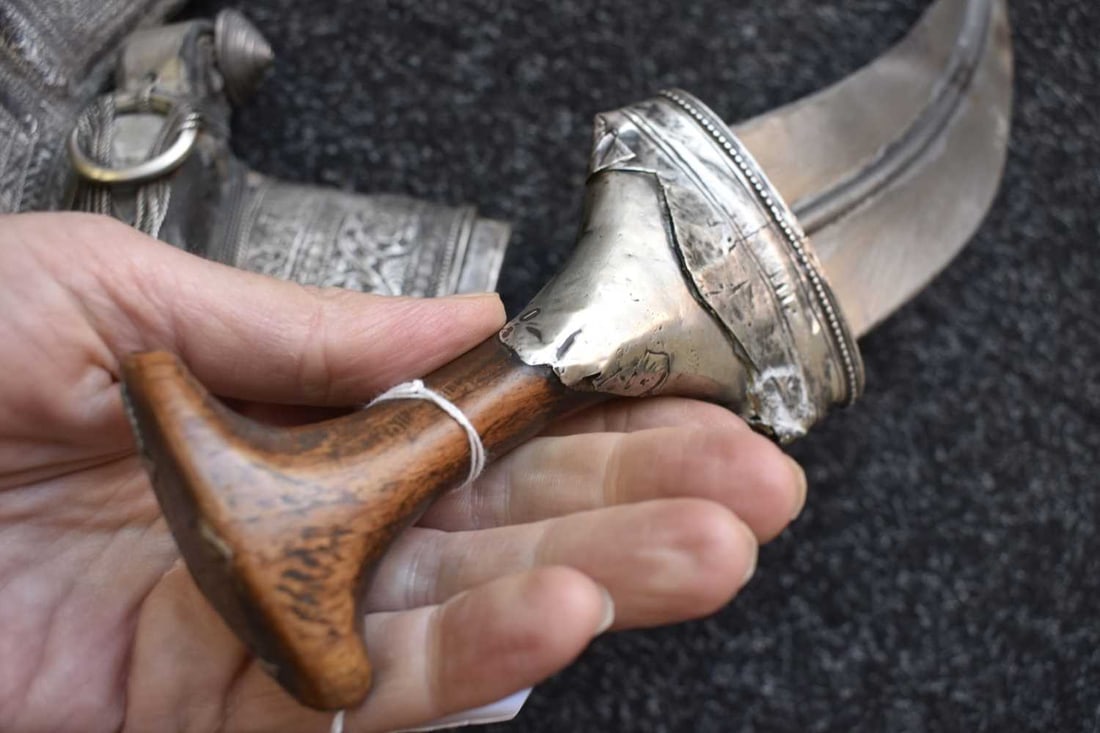 A MIDDLE EASTERN JAMBIYA OR DAGGER, - 9