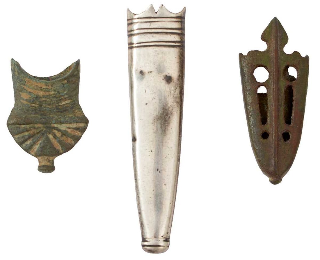 A 17TH OR 18TH CENTURY WHITE METAL SMALLSWORD CHAPE, (1 of 2)