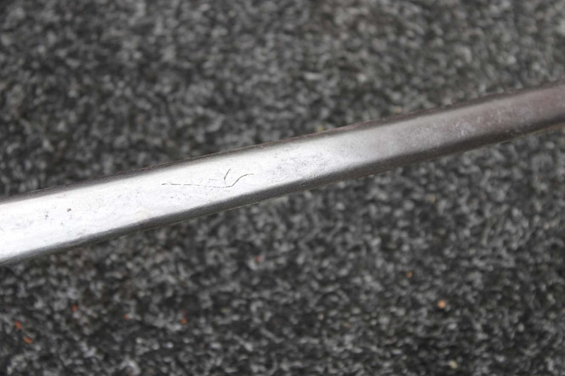 AN 18TH CENTURY BROADSWORD BLADE, - 5