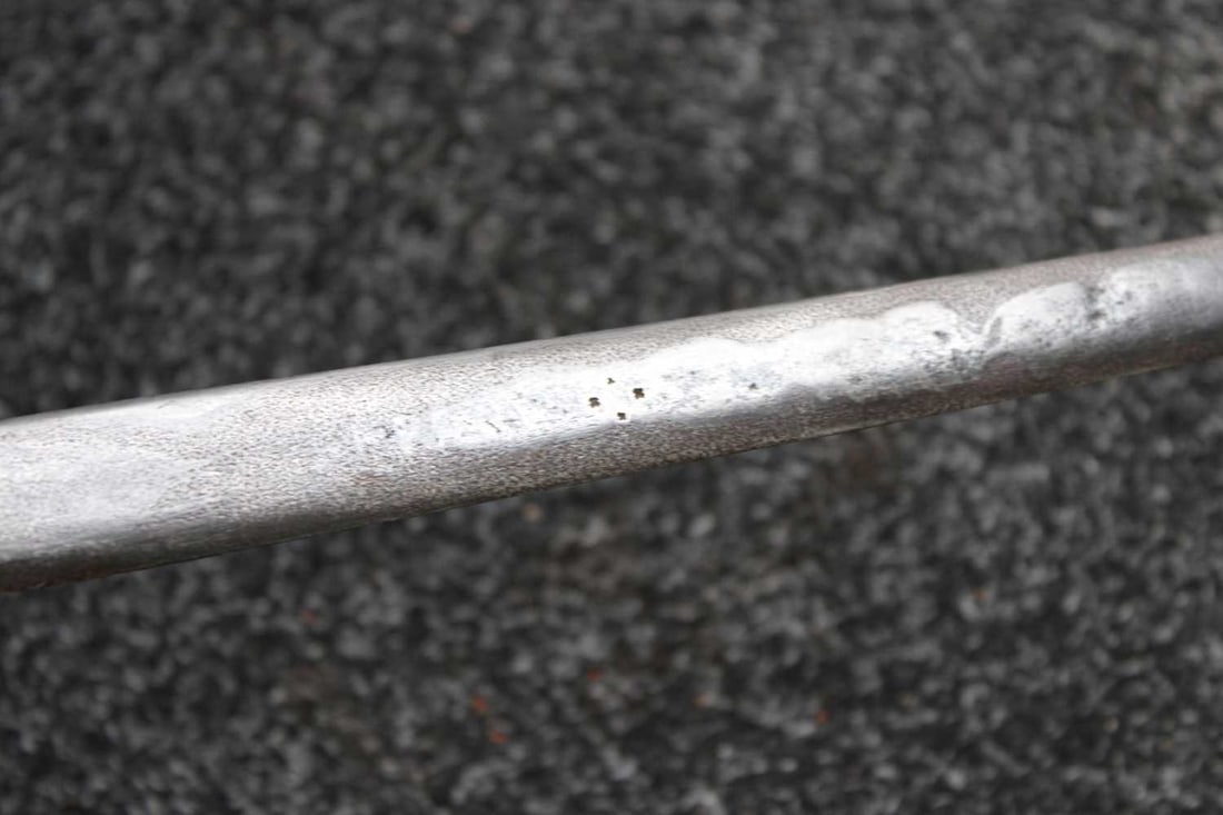 AN 18TH CENTURY BROADSWORD BLADE, - 8