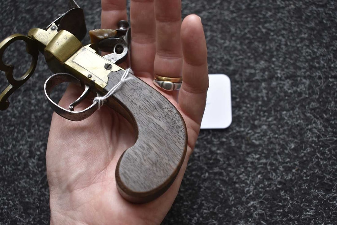 A FLINTLOCK TINDER LIGHTER, - 10