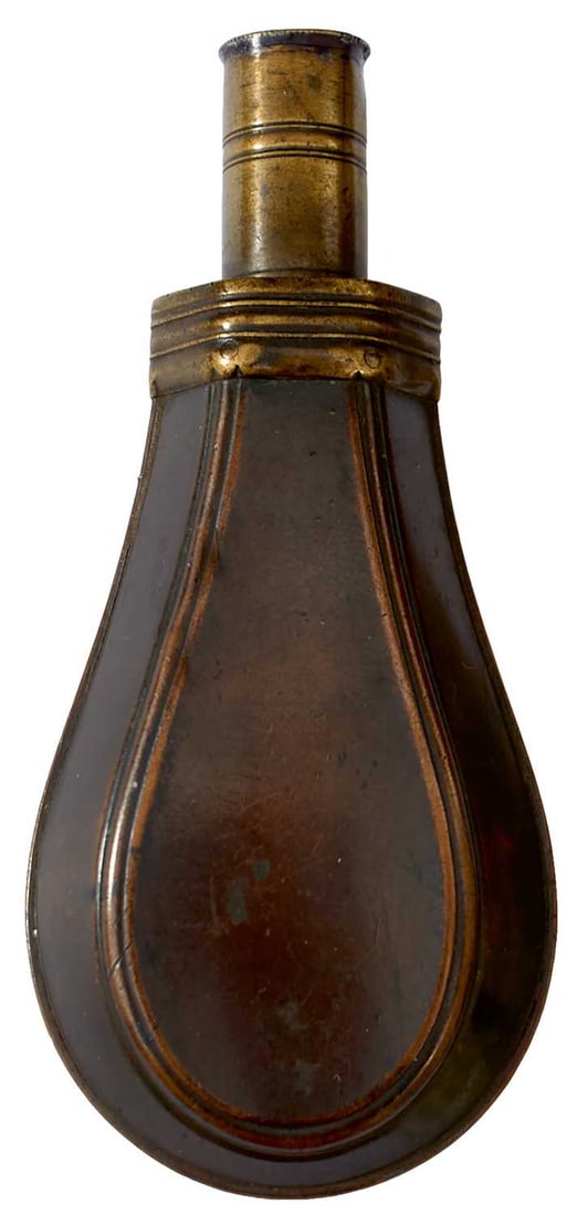 A LATE 18TH CENTURY POWDER FLASK FOR A PAIR OF MORTIMER DUELLING PISTOLS,: A LATE 18TH CENTURY POWDER FLASK FOR A PAIR OF MORTIMER DUELLING PISTOLS, 4.5inch over all, the copper body with linear bordered bevelled sides, the brass top with ring turned measuring cap.