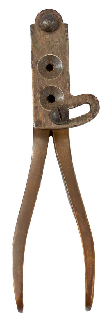 A .44 CALIBRE BULLET AND BALL MOULD,: A .44 CALIBRE BULLET AND BALL MOULD, plain brass body with sprue cutter, together with a .36 calibre bullet and ball mould, the latter lacking screw stop. (2)
