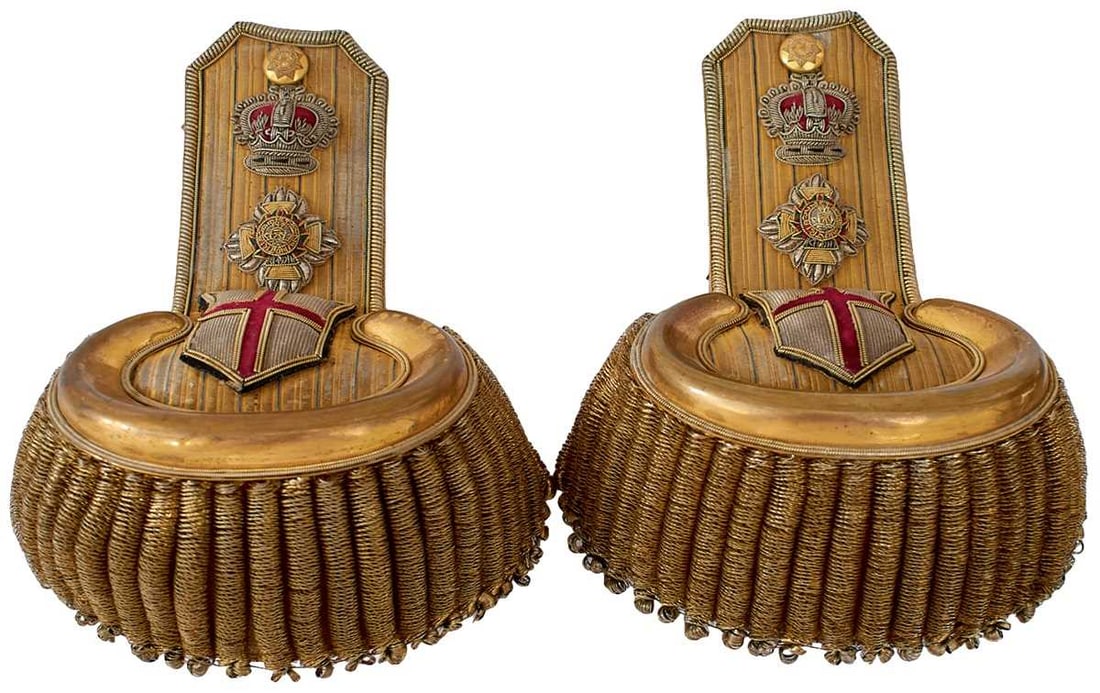 A PAIR OF MILITARY KNIGHTS OF WINDSOR OFFICER'S EPAULETTES,: A PAIR OF MILITARY KNIGHTS OF WINDSOR OFFICER'S EPAULETTES, the bullion ribbon trimmed boards with linear pattern bullion ground, gilt regimental button, gilt stepped crescent, applied to the board wi