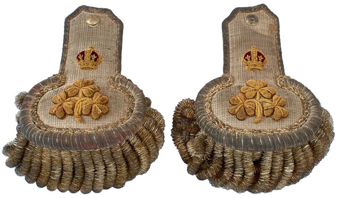A PAIR OF IRISH LORD LIEUTENANT'S EPAULETTES,: A PAIR OF IRISH LORD LIEUTENANT'S EPAULETTES, the silver bullion boards with bullion trim and tassels, gold bullion shamrocks with gold bullion and red velvet crowns, red leather and silk backings wit