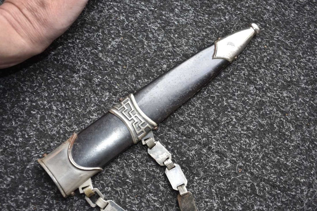 A THIRD REICH MODEL 1936 SS CHAINED DAGGER, - 11