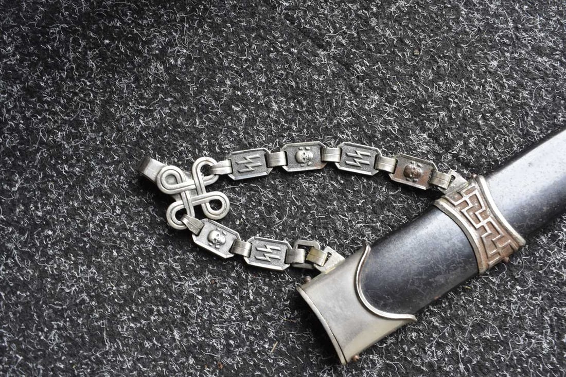 A THIRD REICH MODEL 1936 SS CHAINED DAGGER, - 8