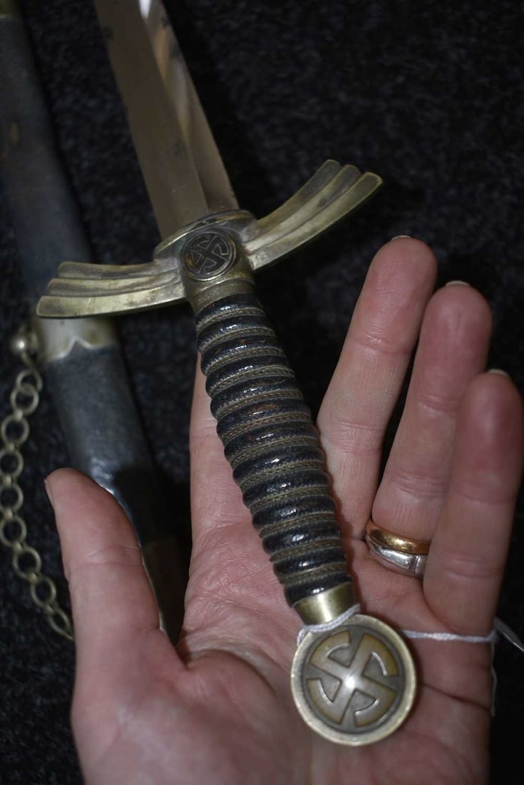 A FIRST PATTERN LUFTWAFFE OFFICER'S DAGGER, - 12
