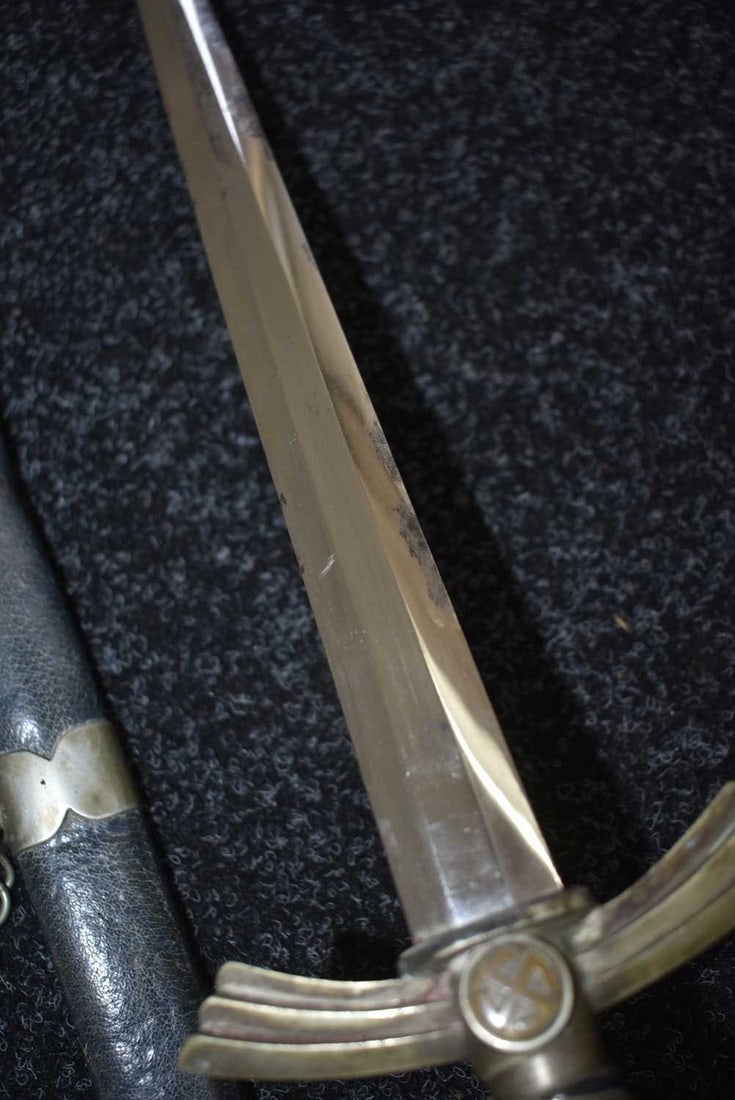 A FIRST PATTERN LUFTWAFFE OFFICER'S DAGGER, - 13