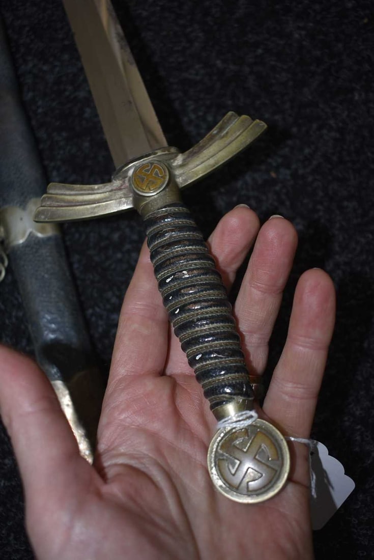 A FIRST PATTERN LUFTWAFFE OFFICER'S DAGGER, - 8