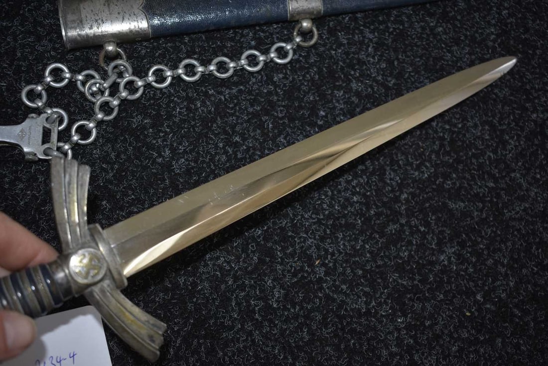 A FIRST PATTERN LUFTWAFFE OFFICER'S DAGGER, - 11