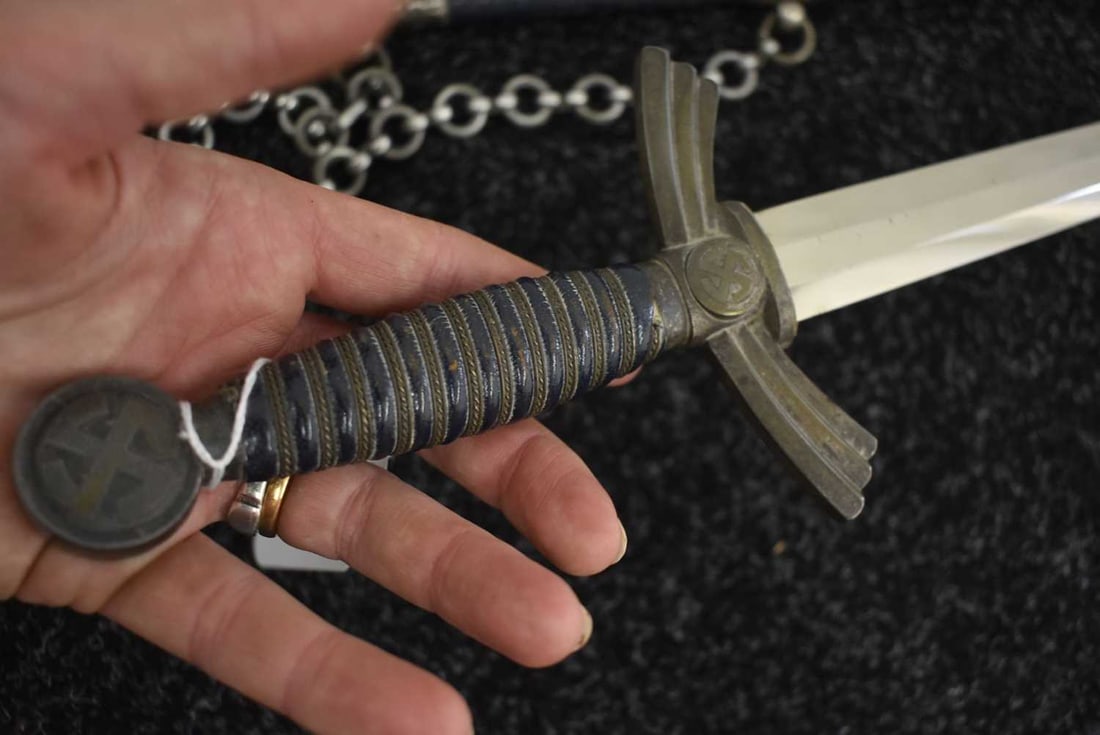 A FIRST PATTERN LUFTWAFFE OFFICER'S DAGGER, - 2