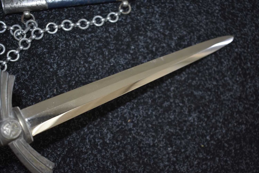 A FIRST PATTERN LUFTWAFFE OFFICER'S DAGGER, - 6