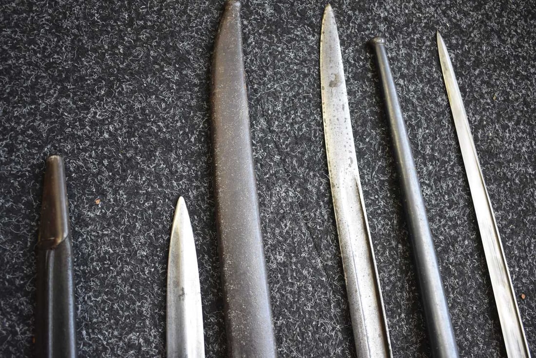 A PATTERN 1888 MKI SECOND TYPE BAYONET, - 3